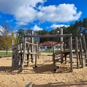 Bild vom Spielplatz anzeigen.