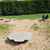 Bild vom Spielplatz anzeigen.