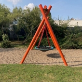 Bild vom Spielplatz anzeigen.