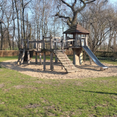 Bild vom Spielplatz anzeigen.