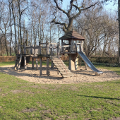 Bild vom Spielplatz anzeigen.