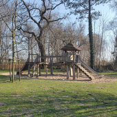 Bild vom Spielplatz anzeigen.