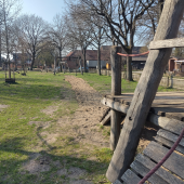 Bild vom Spielplatz anzeigen.