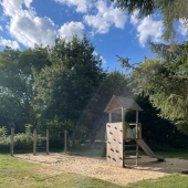 Bild vom Spielplatz anzeigen.