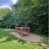 Bild vom Spielplatz anzeigen.