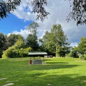 Bild vom Spielplatz anzeigen.