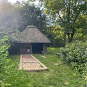 Bild vom Spielplatz anzeigen.