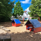 Bild vom Spielplatz anzeigen.