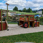 Bild vom Spielplatz anzeigen.