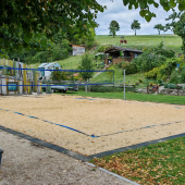 Bild vom Spielplatz anzeigen.