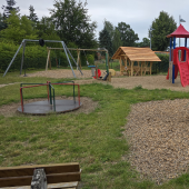 Bild vom Spielplatz anzeigen.