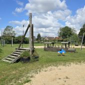 Bild vom Spielplatz anzeigen.