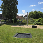 Bild vom Spielplatz anzeigen.