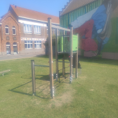 Bild vom Spielplatz anzeigen.