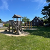 Bild vom Spielplatz anzeigen.