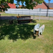 Bild vom Spielplatz anzeigen.