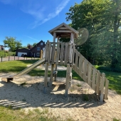 Bild vom Spielplatz anzeigen.