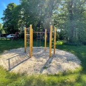 Bild vom Spielplatz anzeigen.