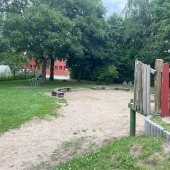 Bild vom Spielplatz anzeigen.