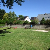 Bild vom Spielplatz anzeigen.