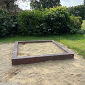 Bild vom Spielplatz anzeigen.