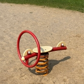 Bild vom Spielplatz anzeigen.