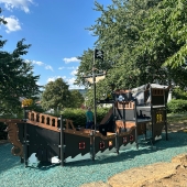Bild vom Spielplatz anzeigen.