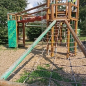 Bild vom Spielplatz anzeigen.