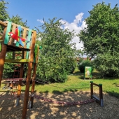 Bild vom Spielplatz anzeigen.