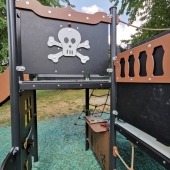 Bild vom Spielplatz anzeigen.