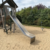 Bild vom Spielplatz anzeigen.