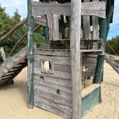 Bild vom Spielplatz anzeigen.