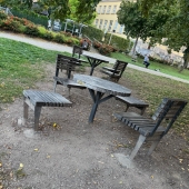 Bild vom Spielplatz anzeigen.
