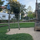 Bild vom Spielplatz anzeigen.