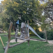 Bild vom Spielplatz anzeigen.