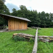 Bild vom Spielplatz anzeigen.