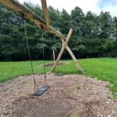 Bild vom Spielplatz anzeigen.