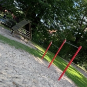 Bild vom Spielplatz anzeigen.