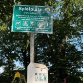 Bild vom Spielplatz anzeigen.