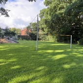 Bild vom Spielplatz anzeigen.