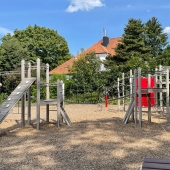 Bild vom Spielplatz anzeigen.