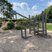 Bild vom Spielplatz anzeigen.