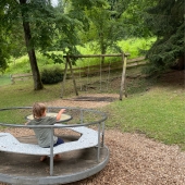 Bild vom Spielplatz anzeigen.