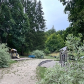 Bild vom Spielplatz anzeigen.