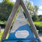 Bild vom Spielplatz anzeigen.