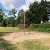 Bild vom Spielplatz anzeigen.