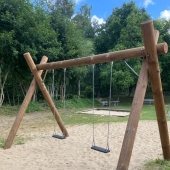 Bild vom Spielplatz anzeigen.