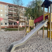 Bild vom Spielplatz anzeigen.