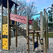 Bild vom Spielplatz anzeigen.