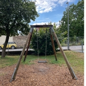 Bild vom Spielplatz anzeigen.